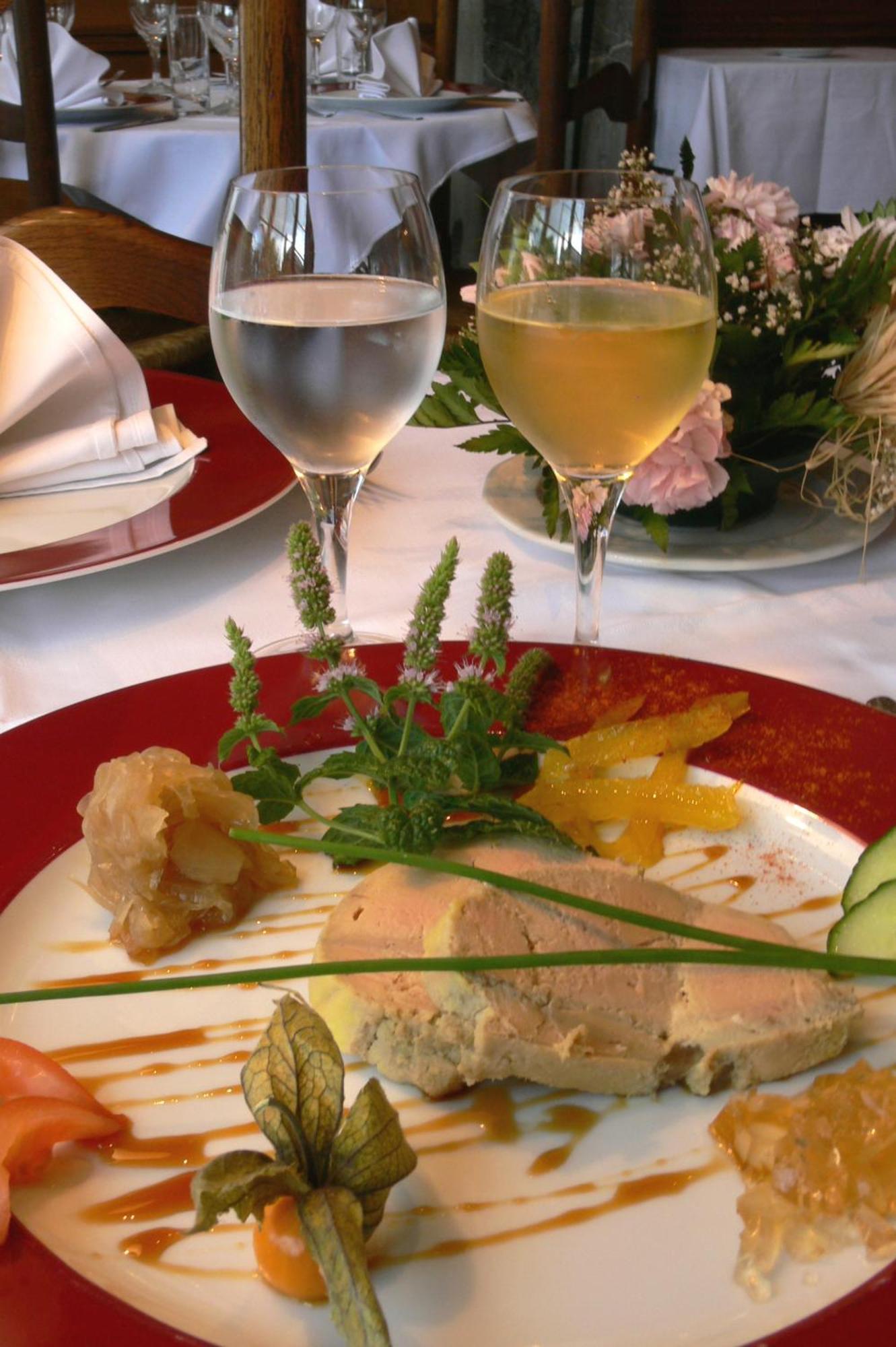 Liessies Logis - Chateau De La Motte - Hotel & Restaurant מראה חיצוני תמונה